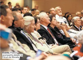  ??  ?? Evento. Público acompanha debate no Fórum de Moradia