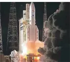  ?? FOTO: UNCREDITED/AP/EUROPEAN SPACE AGENCY/DPA ?? Die Rakete Ariane startet mit Lärm und Hitze ins All.