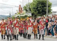  ?? ?? Procissão de São João Baptista em Valomgo