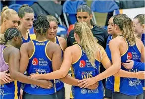  ?? PICTURE: Mark Harris Photograph­y ?? The Team Bath Netball squad at the Team Bath tri-tournament