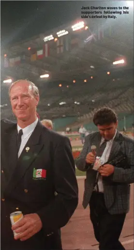  ??  ?? Jack Charlton waves to the supporters following his side’s defeat by Italy.