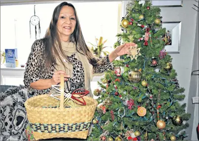 ?? DESIREE ANSTEY/ JOURNAL PIONEER ?? Mi’kmaq basket weaver Nora Richard creates her own Christmas tree decoration­s, as well as baskets. The eight-pointed star is a prominent symbol for the Mi’kmaq culture.