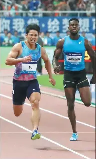  ?? GAO ERQIANG / CHINA DAILY ?? China’s Su Bingtian streaks to victory in the 100m with a time of 10.09 sec at the Shanghai Diamond League meet on Saturday.