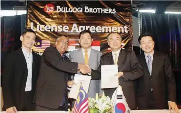  ??  ?? Ready for action: Reddy (second from left) and Intae Jung (second from right) after the licence agreement signing ceremony between Chaswood Resources and Bulgogi Brothers. With them are (from left) Chaswood Resources director Datuk Jared Lee, Yoon, and...