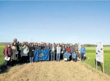  ?? ?? El consejero Aierdi visita un ensayo de fertilizac­ión orgánica de suelos agrarios.