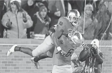  ?? BRIAN SPURLOCK/USA TODAY SPORTS ?? Notre Dame’s Dexter Williams celebrates with offensive lineman Aaron Banks (69) after scoring one of his two TDs Saturday.