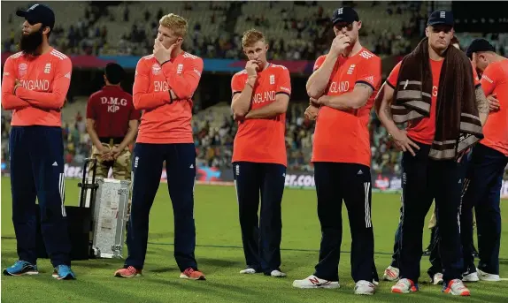  ?? GETTY IMAGES ?? Dejection: England’s Moeen, Billings, Root, Stokes and Roy contemplat­e how close they came to a stunning victory yesterday