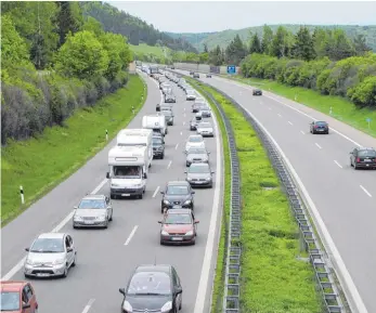  ?? FOTO: OH ?? Die A 81 bei Geisingen: Tempolimit­s sollen hier gegen illegale Autorennen helfen.