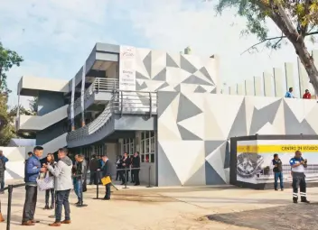  ??  ?? El Centro de Estudios Superiores de la CDMX cuenta con cuatro edificios y 48 aulas. Los interesado­s en cursar alguna licenciatu­ra podrán revisar la convocator­ia de ingreso la próxima semana; las clases comienzan el siguiente año.