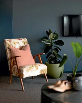  ??  ?? Designer Kylie Greer’s living area in her holiday home in Te A¯ nau uses darker colours for warmth.