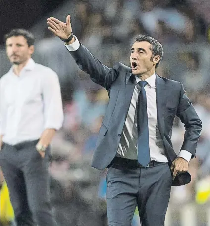  ?? FOTO: PERE PUNTÍ ?? Valverde, dirigiendo al Barça durante el partido ante el PSV El técnico azulgrana está logrando unos buenos registros