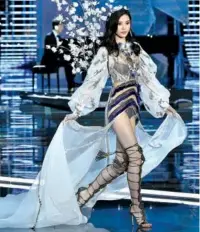  ??  ?? Chinese model Xi Mengyao walks the runway at the show.