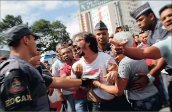  ?? PICTURE: AP ?? SHOW OF STRENGTH: Federal police officers restrain a supporter as he shouts against anti-government demonstrat­ors outside the residence building of Brazil’s former president Luiz Inacio Lula da Silva in Sao Bernardo do Campo yesterday.