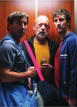  ??  ?? Antonio de la Torre, Chema del Barco y R. Arévalo protagoniz­an «El plan»