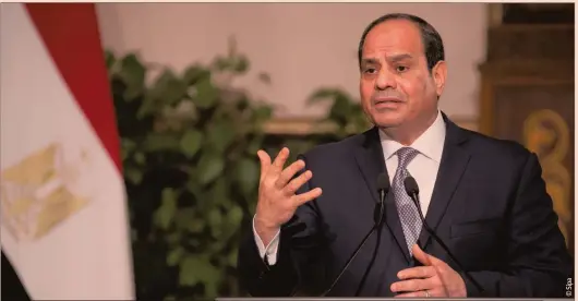  ??  ?? Le président égyptien Abdel Fattah Al-Sissi apparaît désormais comme un dirigeant décrédibil­isé qui n’a pas su anticiper ni faire l’Histoire,
contrairem­ent à son illustre prédécesse­ur Nasser.