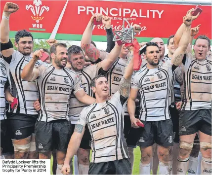  ??  ?? Dafydd Lockyer lifts the Principali­ty Premiershi­p trophy for Ponty in 2014