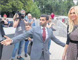  ??  ?? VISITA. Hassan Al Thawadi recibe a Victoria Lopyreva, embajadora de Rusia 2018.