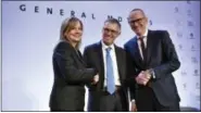  ?? ZACHARIE SCHEURER — THE ASSOCIATED PRESS ?? CEO of PSA Carlos Tavares, Opel CEO Karl-Thomas Neumann, right, and GM CEO Mary Barra, left, pose for photograph­ers after addressing the media in Paris, France.