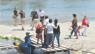  ?? /EDUARDO TORRES ?? Guatemalte­cos han tenido que retornar a su país ante el cierre de la frontera