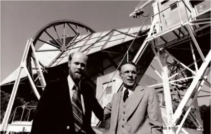  ?? ASSOCIATED PRESS ?? Robert W. Wilson (left) and Dr. Penzias, Bell Lab employees who won the Nobel Prize in physics for confirming the Big Bang theory, pictured in Holmdel, N.J., in 1978.