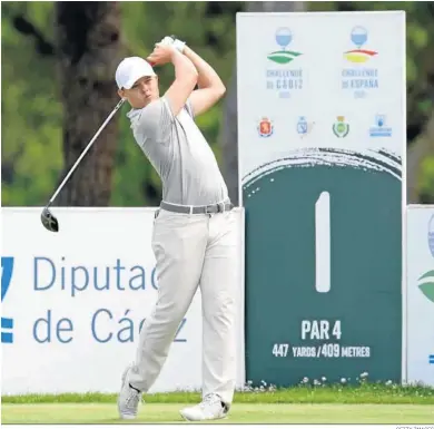  ?? GETTY IMAGES ?? Kristof Ulenaers ejecuta un golpe durante la tercera jornada del torneo que se celebra en el Novo Sancti Petri.