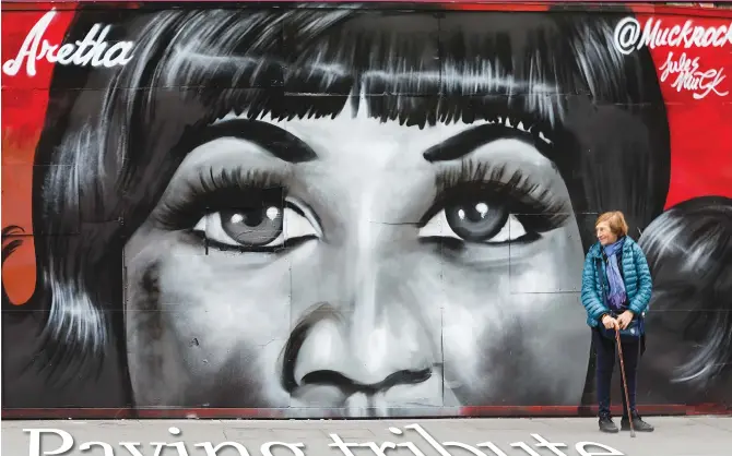  ?? Photo: IC ?? A woman stands in front of a mural dedicated to Aretha Franklin in London on Sunday.
