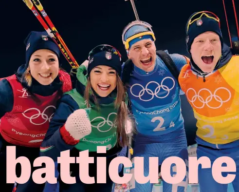  ??  ?? La staffetta mista del biathlon azzurro festeggia la medaglia di bronzo: Lisa Vittozzi, Dorothea Wierer, Dominik Windisch e Lukas Hofer