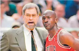  ??  ?? LEYENDAS VIVIENTES. El técnico Phil Jackson y Michael Jordan le regalaron mucha gloria a los Bulls