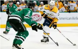  ?? KEYSTONE ?? Fiala cerca di eludere la marcatura di Klingberg