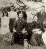  ??  ?? Mosè Bertoni con la famiglia nel 1902