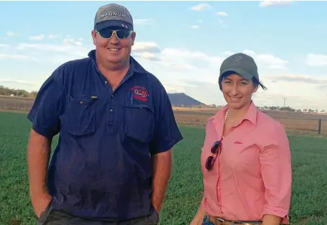  ?? PHOTO: CONTRIBUTE­D ?? STRONG RESULTS: Grower Tim Durre and Maddy Humphrey, of Elders Toowoomba, were pleased with the results of a Boss oats trial.
