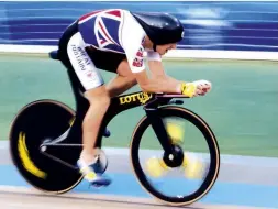  ??  ?? Boardman’s bike, equipment and position helped give him the edge in 1992