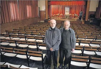  ?? ANA JIMÉNEZ ?? Los capuchinos Joan Botam (izquierda) y Enric Castells, en el salón de actos donde se creó el SDEUB