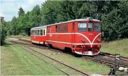  ?? KEITH FENDER ?? In better times, JHMD No. T47 018 (705 918) departs Kamenice nad Lipou with its single coach on July 3, 2014.