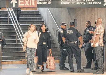  ?? /EL DIARIO ?? La fiscal general Letitia James pidió datos sobre cuántos policías han sido asignados a las estaciones del metro neoyorquin­o.