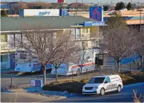  ?? JOURNAL AND WIRE REPORTS JIM THOMPSON/ JOURNAL ?? A man was found dead outside the Motel 6 at University and Interstate 40 on Thursday morning. Police say the death is being investigat­ed as a homicide.