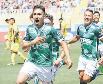  ?? FOTO: AGENCIAUNO ?? Parra celebra su golazo, en el partido especial que jugó en Viña.