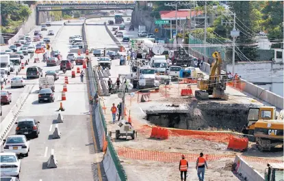  ?? OMAR FRANCO ?? Reabrieron la circulació­n, la cual fue lenta debido a los trabajos de reparación.