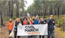  ?? FOTO: PR ?? Die Demonstran­ten unterwegs, dabei auch Alexander Stotkiewit­z (rechts).
