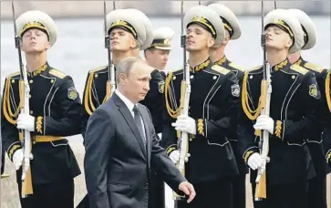  ?? Maxim Shipenkov Associated Press ?? RUSSIAN President Vladimir Putin, at a parade in St. Petersburg on Sunday, announced the retaliator­y measures after it became clear that President Trump would have little choice but to sign the U.S. sanctions bill.
