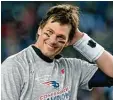  ?? Foto: dpa ?? Ließ sich auch von einer Handverlet­zung nicht bremsen: New Englands Quarter back Tom Brady.