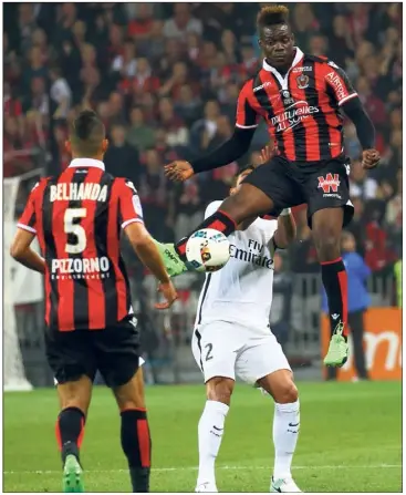  ?? (Photo Patrice Lapoirie) ?? Belhanda et Balotelli ne veulent pas rater leurs adieux à l’Allianz Riviera.