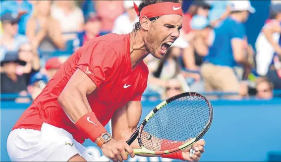  ?? FOTO: AP ?? Rafa Nadal celebrando el título en el Masters 1000 ATP de Canadá, tras vencer en la final de Toronto a Stefanos Tsitsipas. A sus 32 años, reinando como cuando tenía 22