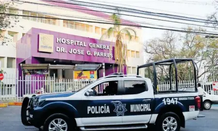  ?? LUIS FLORES /EL SOL DE CUERNAVACA ?? El obispo fue trasladado al Hospital General de Cuernavaca