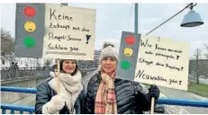  ?? FOTO: THOMAS SCHÄFER ?? Maria (links) und ihre Begleiteri­n waren aus Nalbach nach Saarbrücke­n gekommen, um die Bauern zu unterstütz­en.