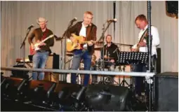  ?? FOTO: INGER STAVELIN ?? BANDET: Her er det Kurt Palm som er sjefen, med Steffen Jakobsen (t.v.) på gitar, Christian Seneger på trommer, Frank Olsen på bass, og helt usynlig og skjult av Steffen: Thor Einar Ribe på piano.