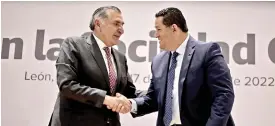  ?? ?? z El Secretario de Gobernació­n, Adán Augusto López, y el Gobernador de Guanajuato, Diego Sinhue Rodríguez, ofrecieron una rueda de prensa en la entidad.