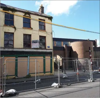  ?? Pics: ?? Before the demolition begins on the unstable building at High Street , Sligo. Donal Hackett