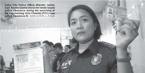  ??  ?? Cebu City Police Office director, Senior Supt. Royina Garma shows her newly issued police clearance during the launching of the Polymerizi­ng Vinyl Chloride (PVC) type police clearance ID. MAE CLYDYL L. AVILA