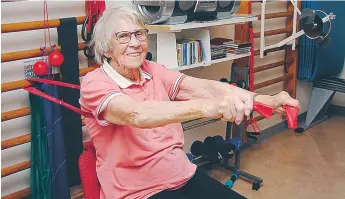  ?? FOTO: LEIF OLDENBURG ?? TRIVS. Gunhild Hector, 90, från Vireberg trivs på gympan för 90–plusare.